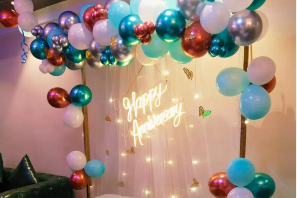 Anniversary Love Balloon Decor