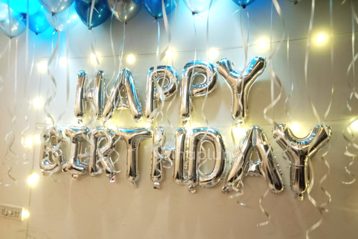 Balloon decoration for room