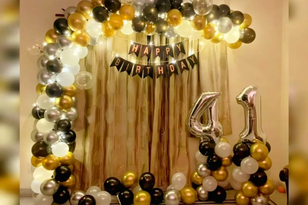 Balloon garland decor