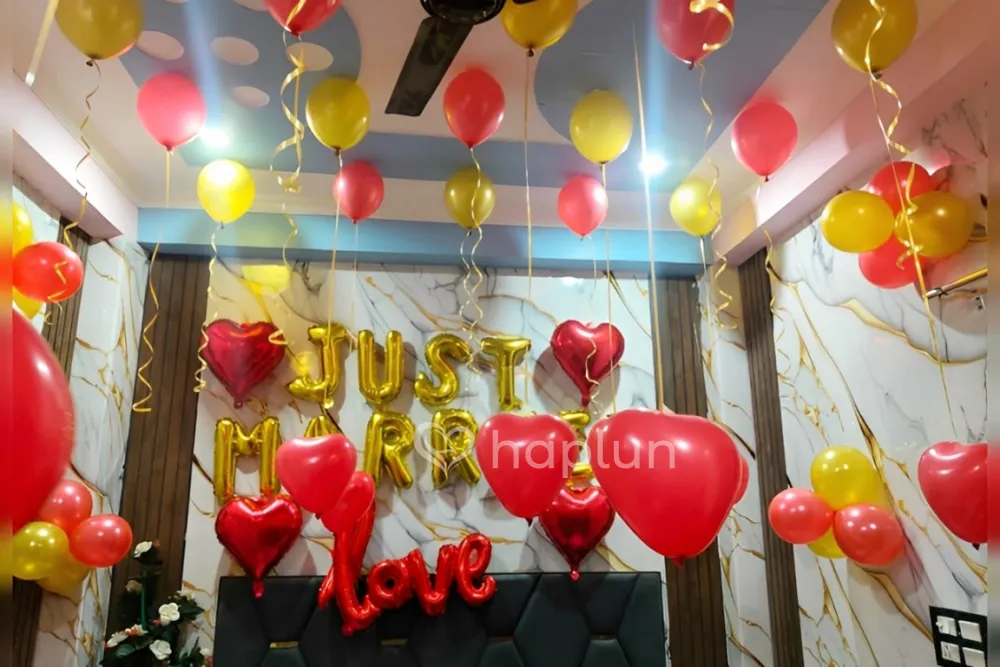 Just Married Couple Surprise Decoration