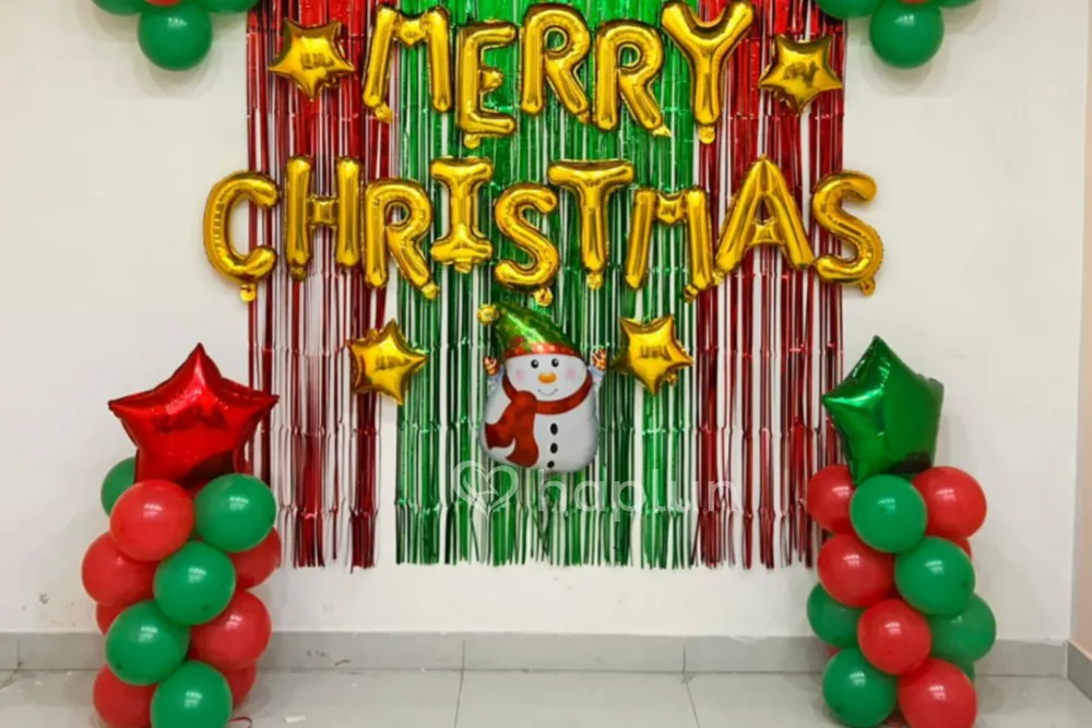 Classic Christmas Theme Decor