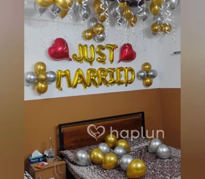 Classic Just Married Balloon Decor