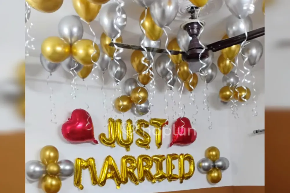 Classic Just Married Decor