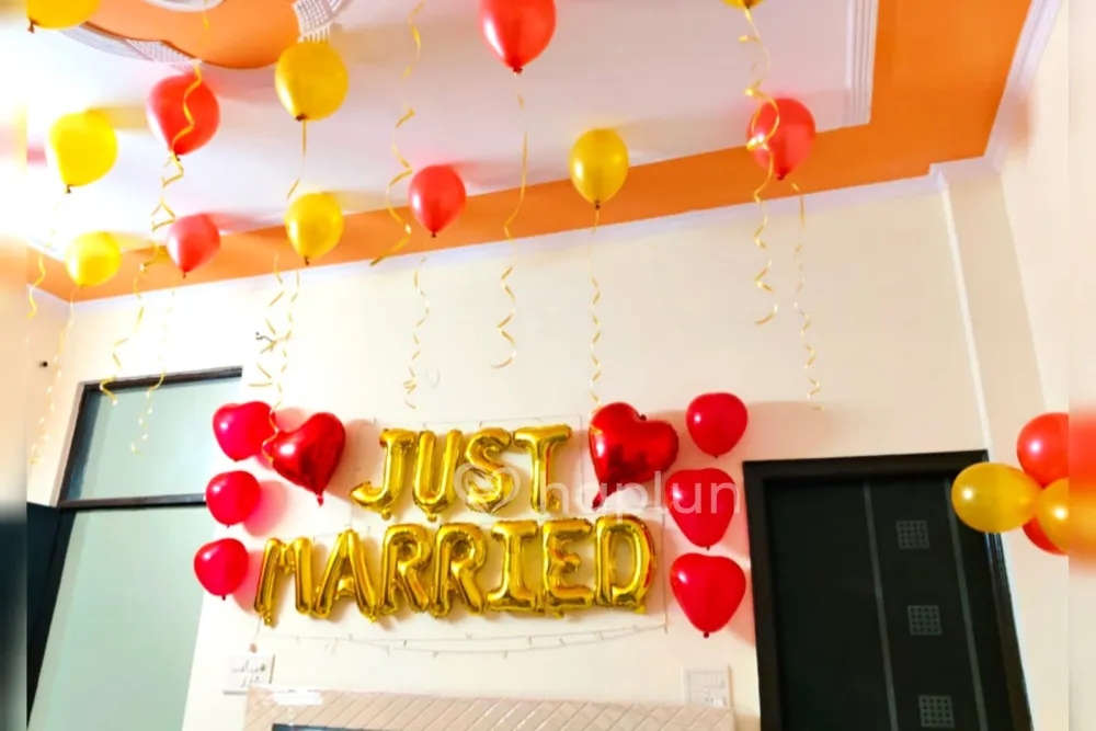 Elegant Just Married Room Decor