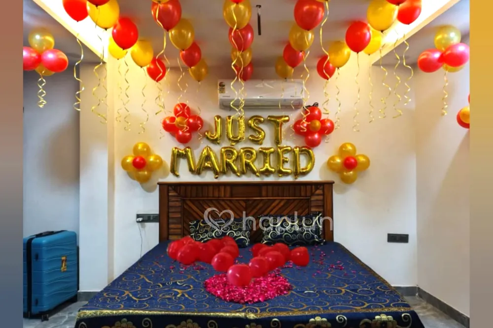 Golden Love Just Married Decor
