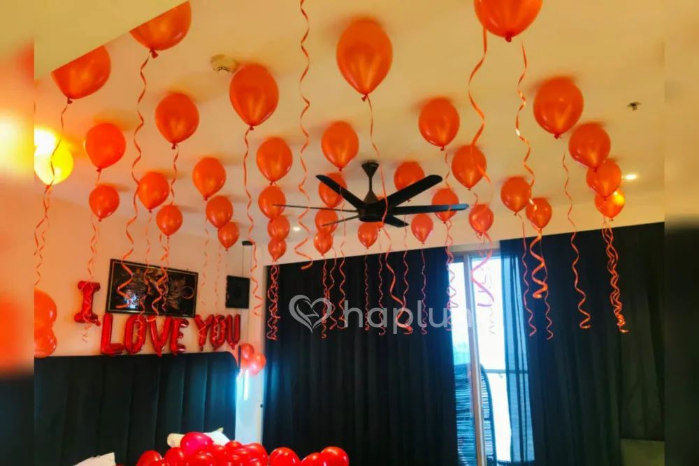 Simple Love Balloon Decor