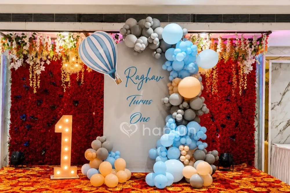 Hot Air first Birthday Setup