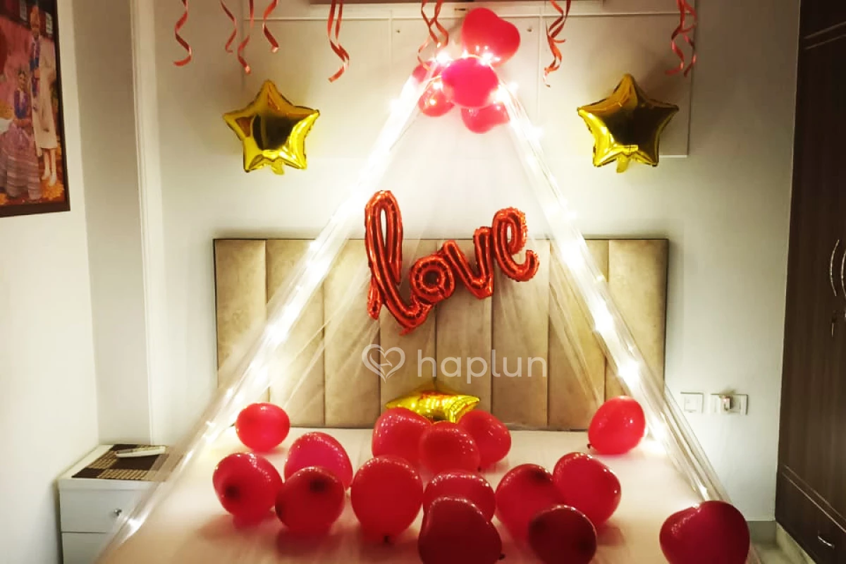 Canopy Love Decoration for partner\'s birthday party