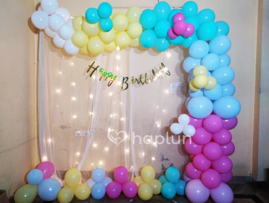 Photo booth decoration with balloons