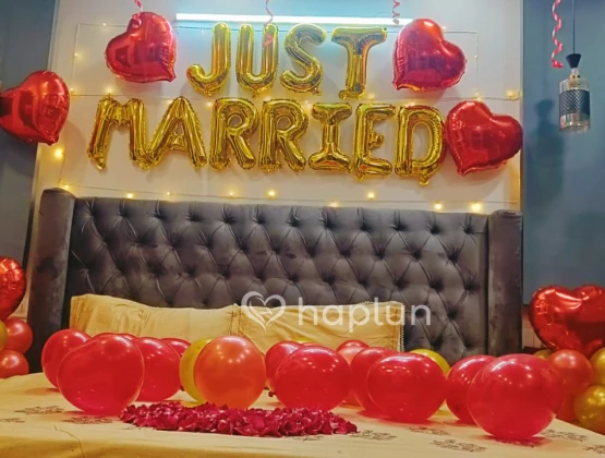 Just Married Surprise Decoration